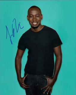 Lamorne Morris autograph