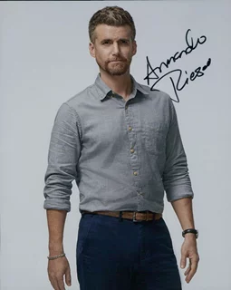 Armando Riesco autograph