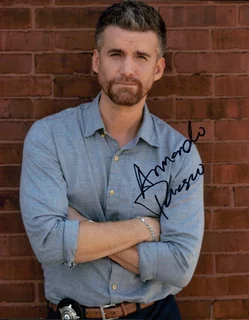 Armando Riesco autograph