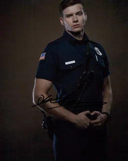 Oliver Stark autograph