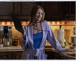 Paula Malcomson autograph