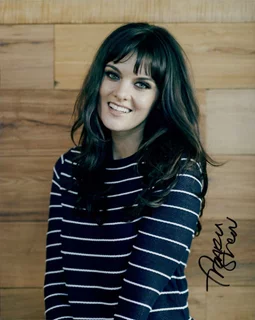 Frankie Shaw autograph