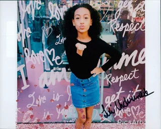 Lexi Underwood autograph