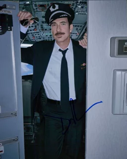 Dylan McDermott autograph