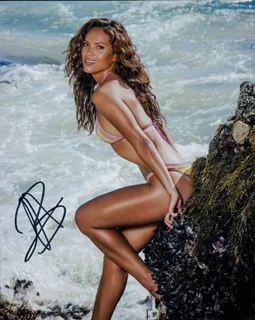 Lesley-Ann Brandt autograph