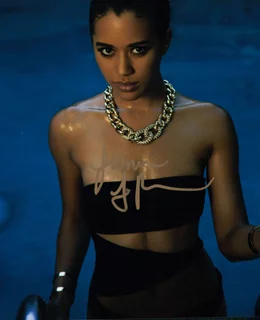 Jasmin Savoy Brown autograph