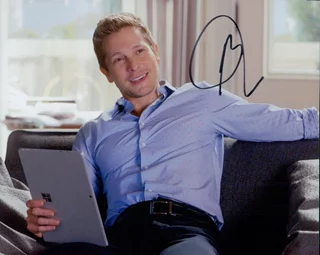 Matt Czuchry autograph