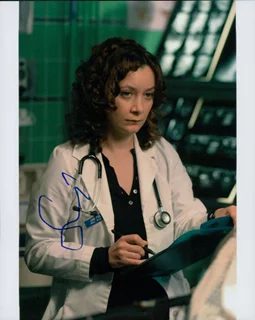 Sara Gilbert autograph
