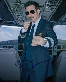 Dylan McDermott autograph