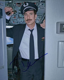 Dylan McDermott autograph