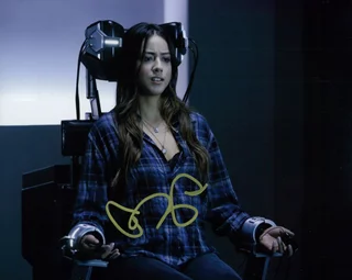 Chloe Bennet autograph
