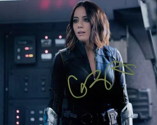 Chloe Bennet autograph