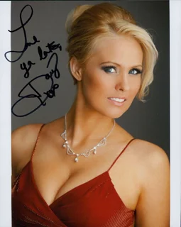 Darcy Donavan autograph
