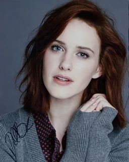 Rachel Brosnahan autograph