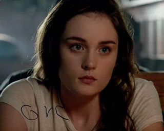 Grace Victoria Cox autograph