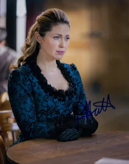 Pascale Hutton autograph