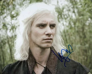 Harry Lloyd autograph