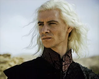 Harry Lloyd autograph