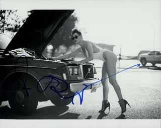 Rose McGowan autograph