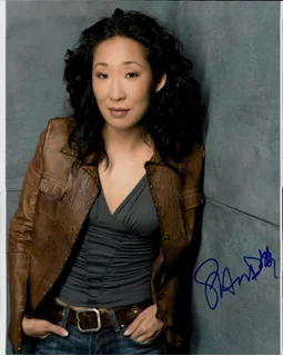 Sandra Oh autograph