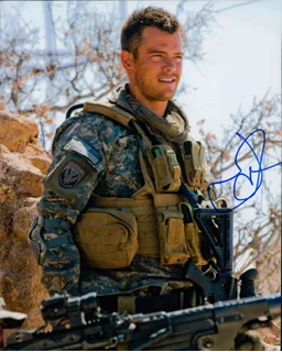 Josh Duhamel autograph