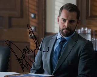 Daniel MacPherson autograph