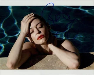 Rose McGowan autograph