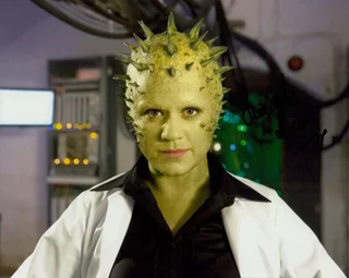 Sinead Keenan autograph