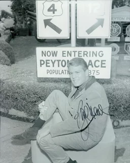 Ryan O'Neal autograph