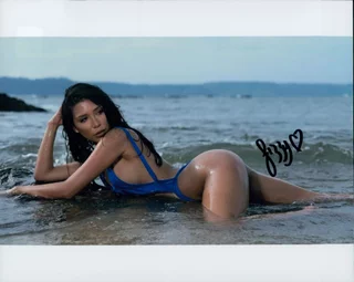 Lizzeth Acosta autograph
