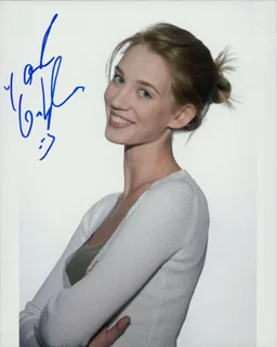 Yael Grobglas autograph
