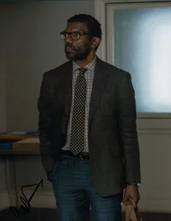 Vondie Curtis-Hall autograph