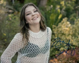 Hannah Zeile autograph