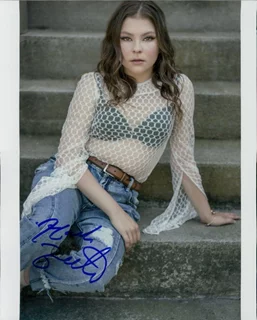 Hannah Zeile autograph