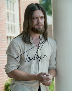 Tom Payne autograph