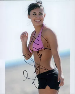 Francia Raisa autograph