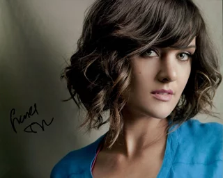 Frankie Shaw autograph