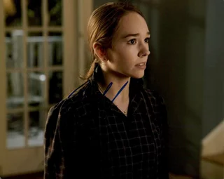 Holly Taylor autograph