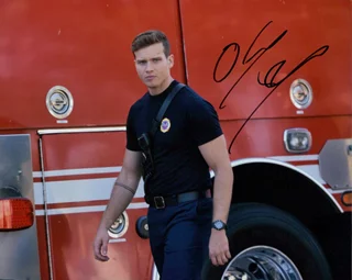 Oliver Stark autograph