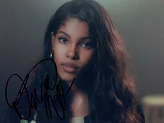 Diamond White autograph