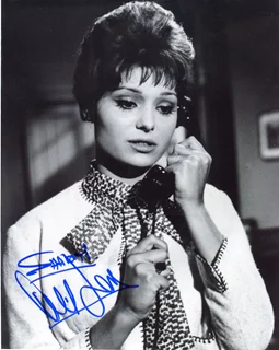 Daliah Lavi autograph