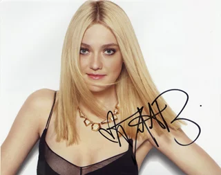 Dakota Fanning autograph