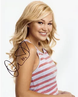 Olivia Holt autograph