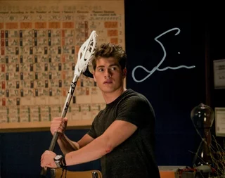 Gregg Sulkin autograph