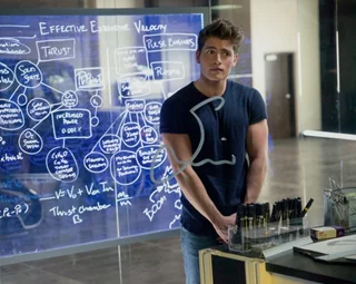 Gregg Sulkin autograph