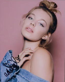 Sadie Calvano autograph