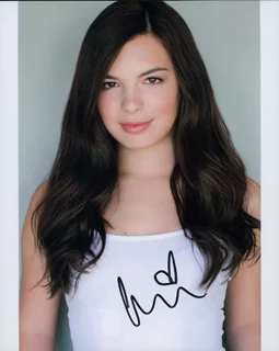 Isabella Gomez autograph