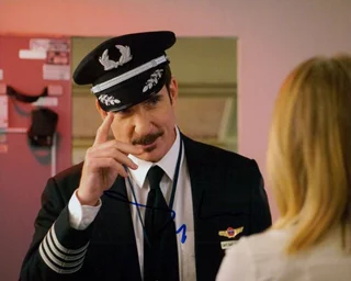 Dylan McDermott autograph