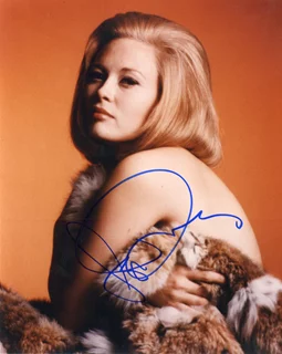 Faye Dunaway autograph