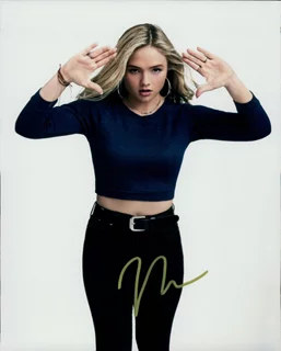 Natalie Alyn  Lind autograph